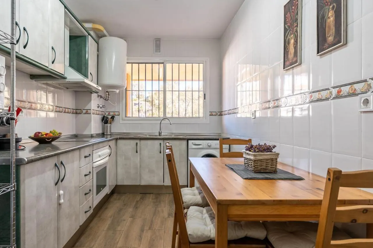 Seaside Bliss 2Br Apartment With Tranquil Terrace Pool And Parking Fuengirola 0*,  Spagna