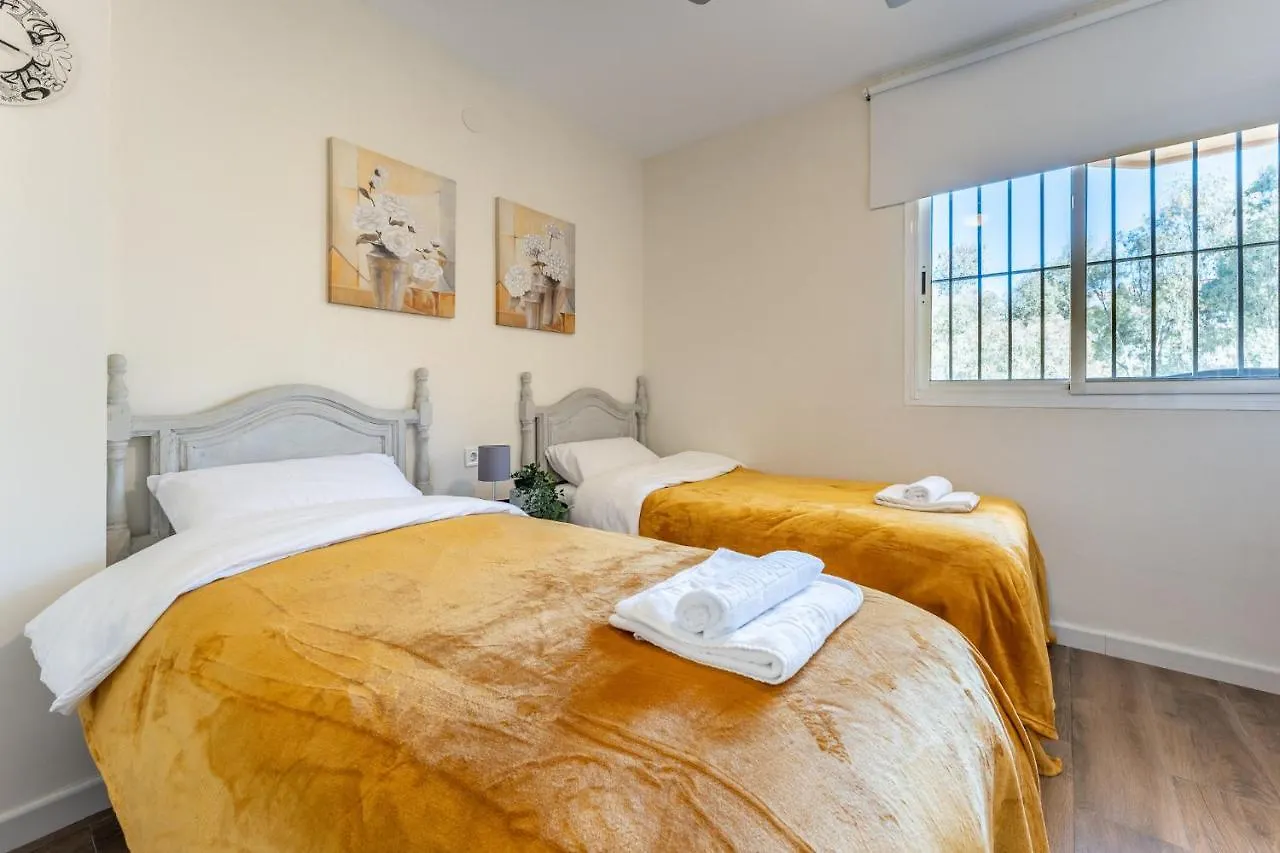 Seaside Bliss 2Br Apartment With Tranquil Terrace Pool And Parking Fuengirola