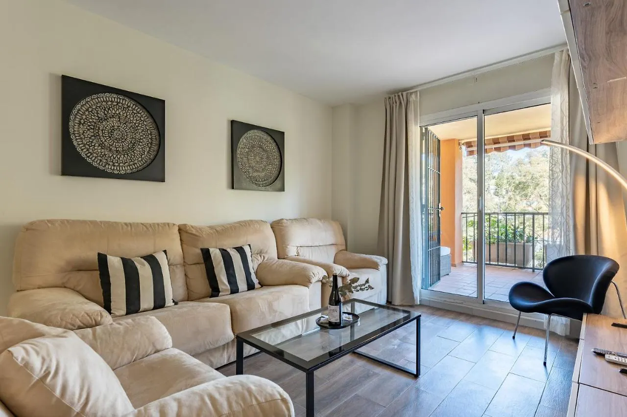 Seaside Bliss 2Br Apartment With Tranquil Terrace Pool And Parking Fuengirola Spagna