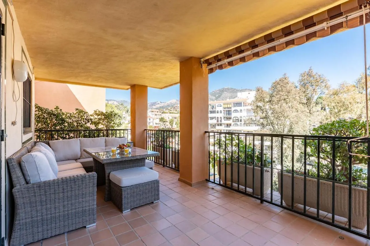 Seaside Bliss 2Br Apartment With Tranquil Terrace Pool And Parking Fuengirola Spagna