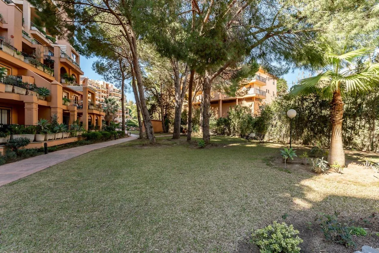Seaside Bliss 2Br Apartment With Tranquil Terrace Pool And Parking Fuengirola
