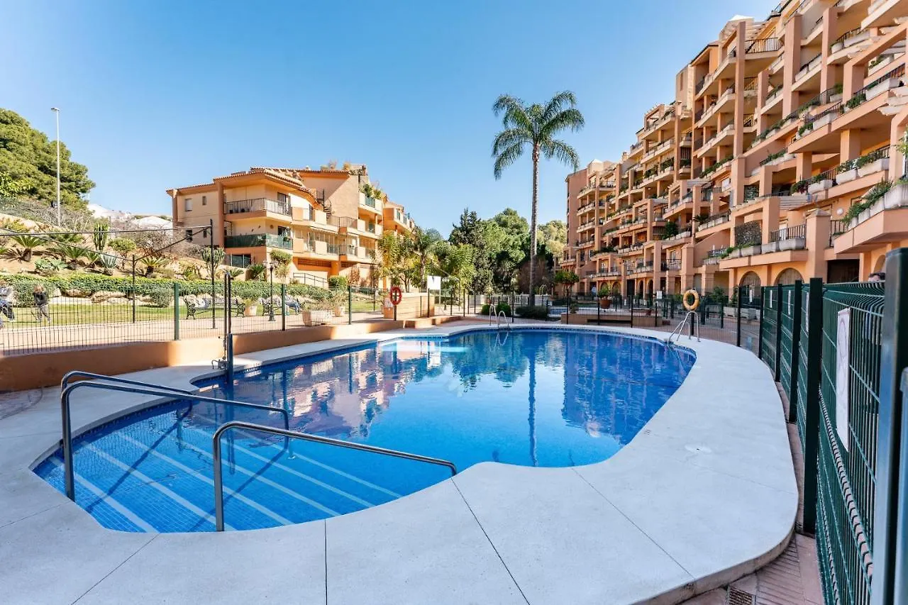 Seaside Bliss 2Br Apartment With Tranquil Terrace Pool And Parking Fuengirola Spagna