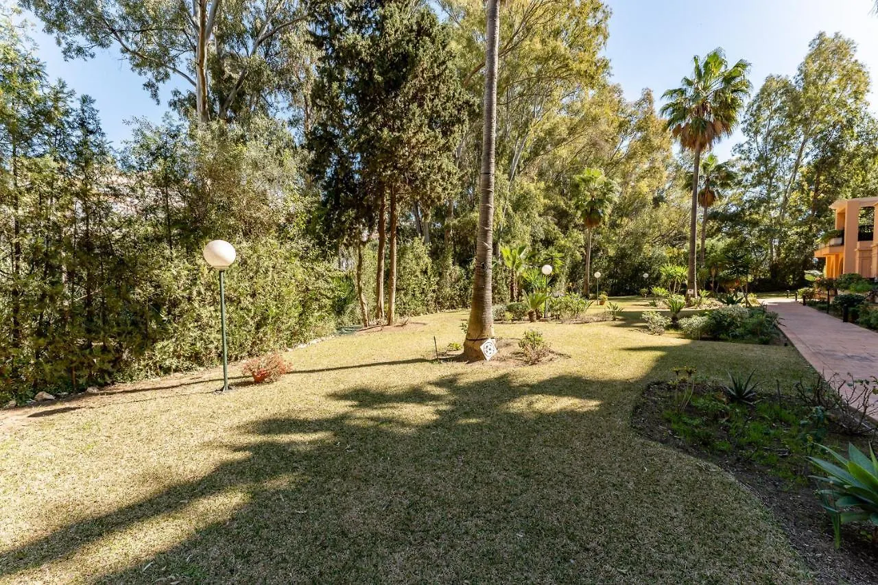 Seaside Bliss 2Br Apartment With Tranquil Terrace Pool And Parking Fuengirola Spagna