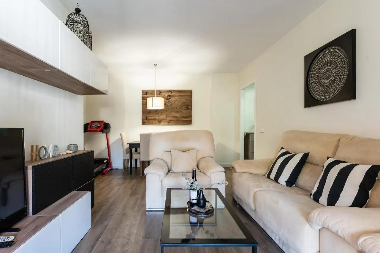 Seaside Bliss 2Br Apartment With Tranquil Terrace Pool And Parking Fuengirola 0*,  Spagna