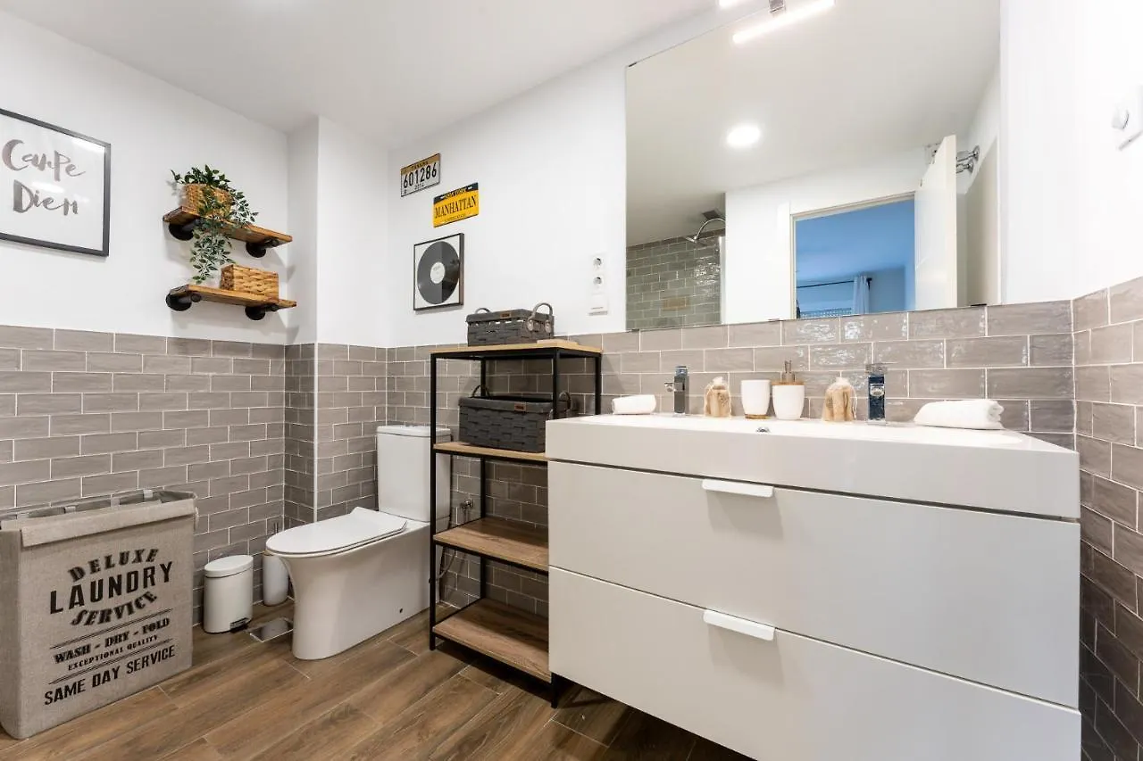 Seaside Bliss 2Br Apartment With Tranquil Terrace Pool And Parking Fuengirola Spagna
